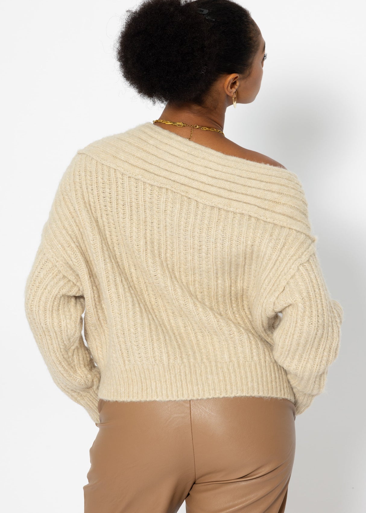 Off-the-shoulder knitted sweater - light beige