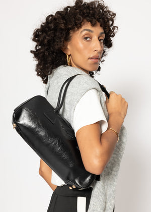 Schultertasche aus Kunstleder - schwarz