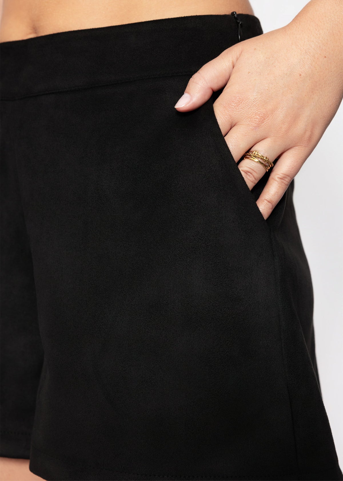 Faux suede shorts - black