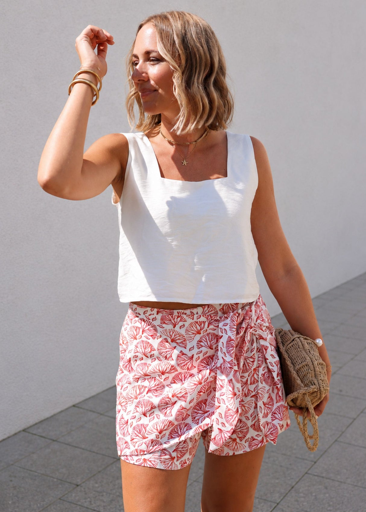 Skort mit Wickeldetail und Korallenmuster - rot-weiß