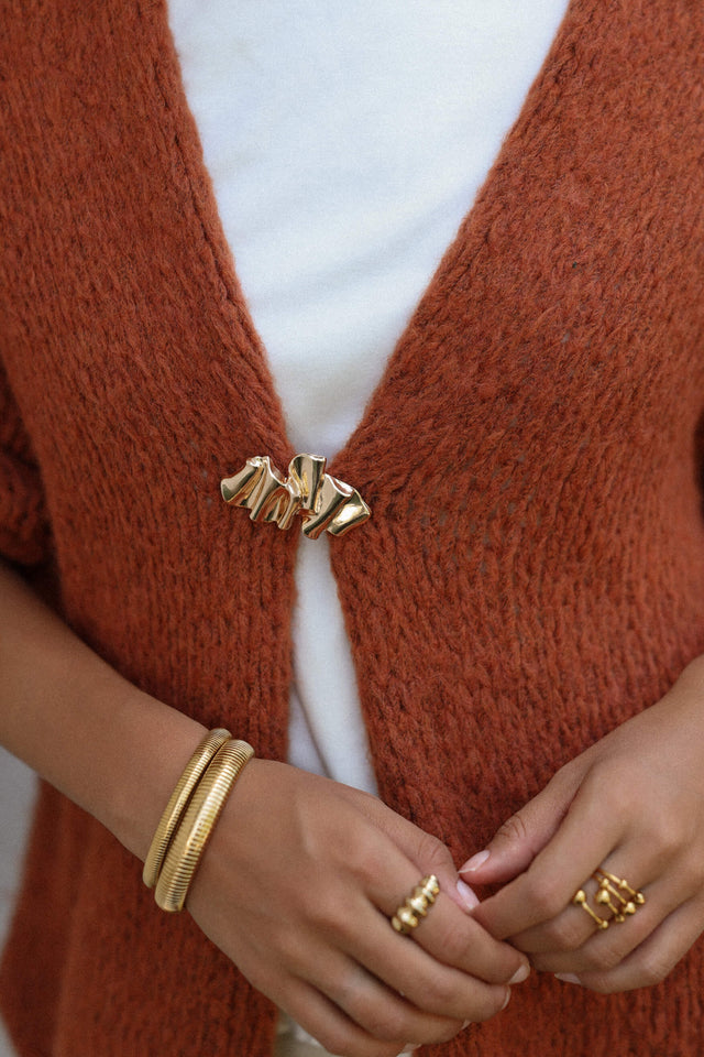 Statement Brosche in skulpturaler Form - gold