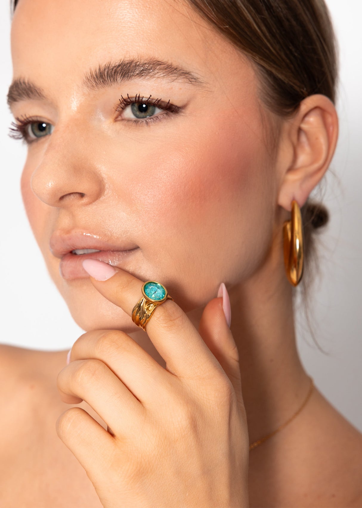 Statement ring with blue gemstone - gold