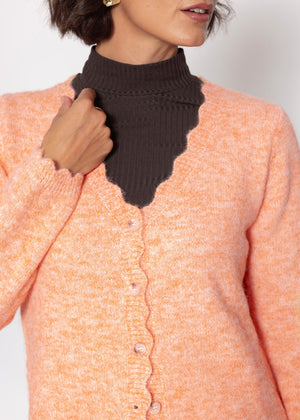 Strickjacke mit Bogenkante - koralle