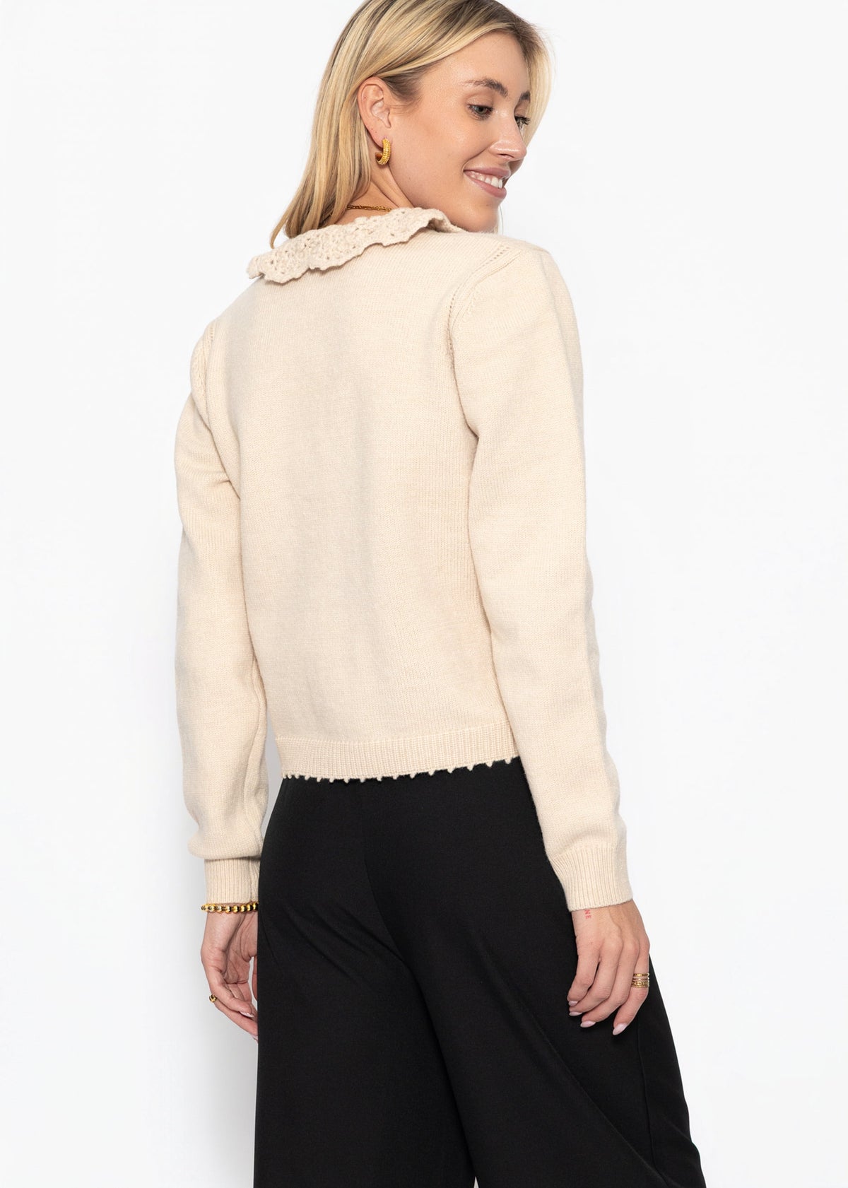 Strickjacke mit Häkelkragen - beige