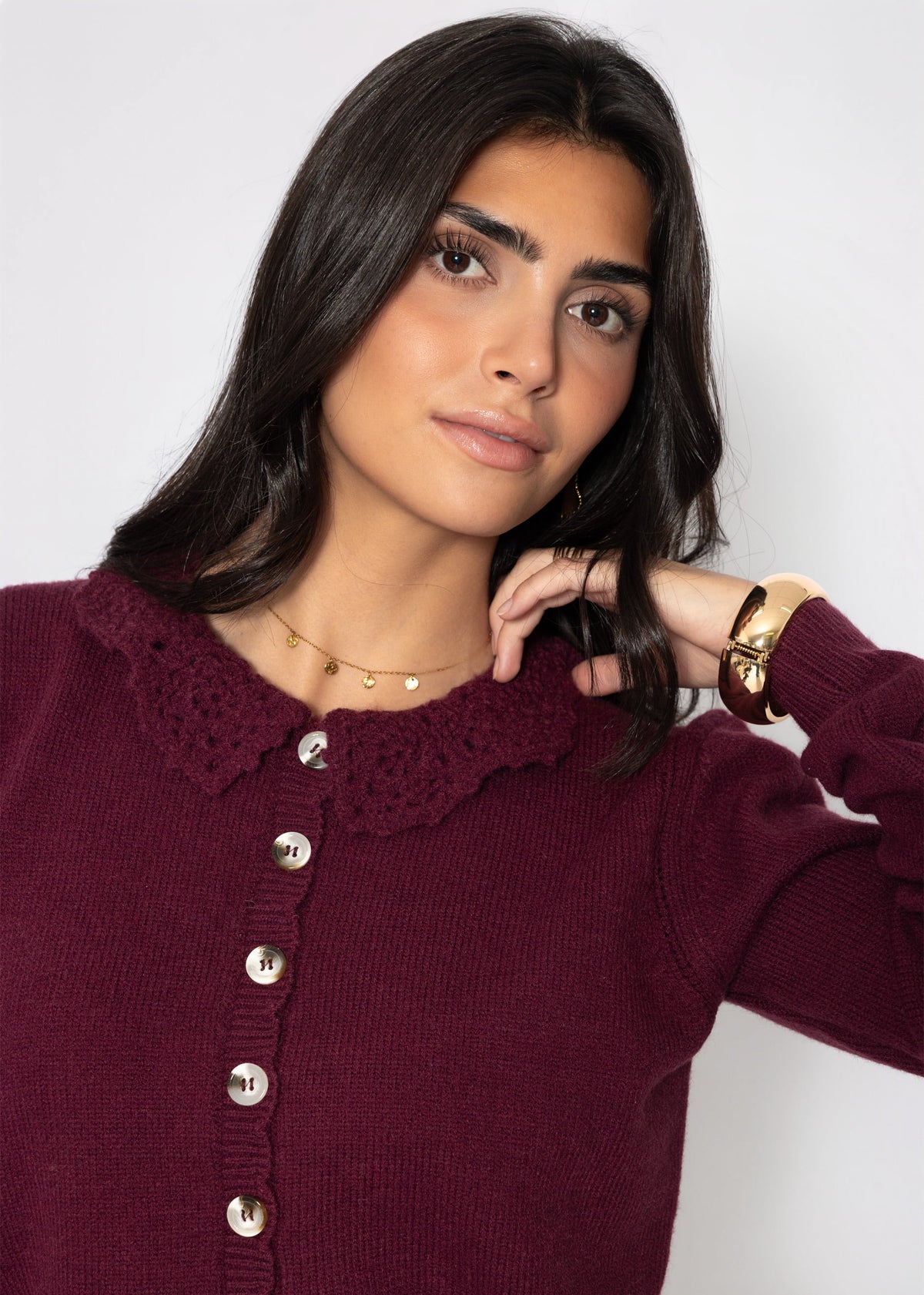 Strickjacke mit Häkelkragen - burgundy