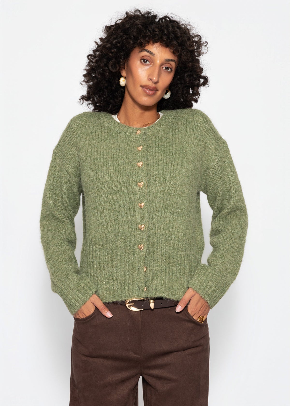 Strickjacke mit Herzknöpfen - khaki