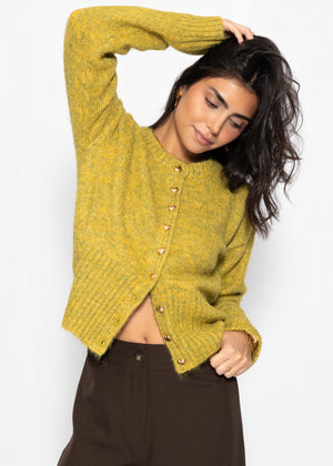 Strickjacke mit Herzknöpfen - olivgelb