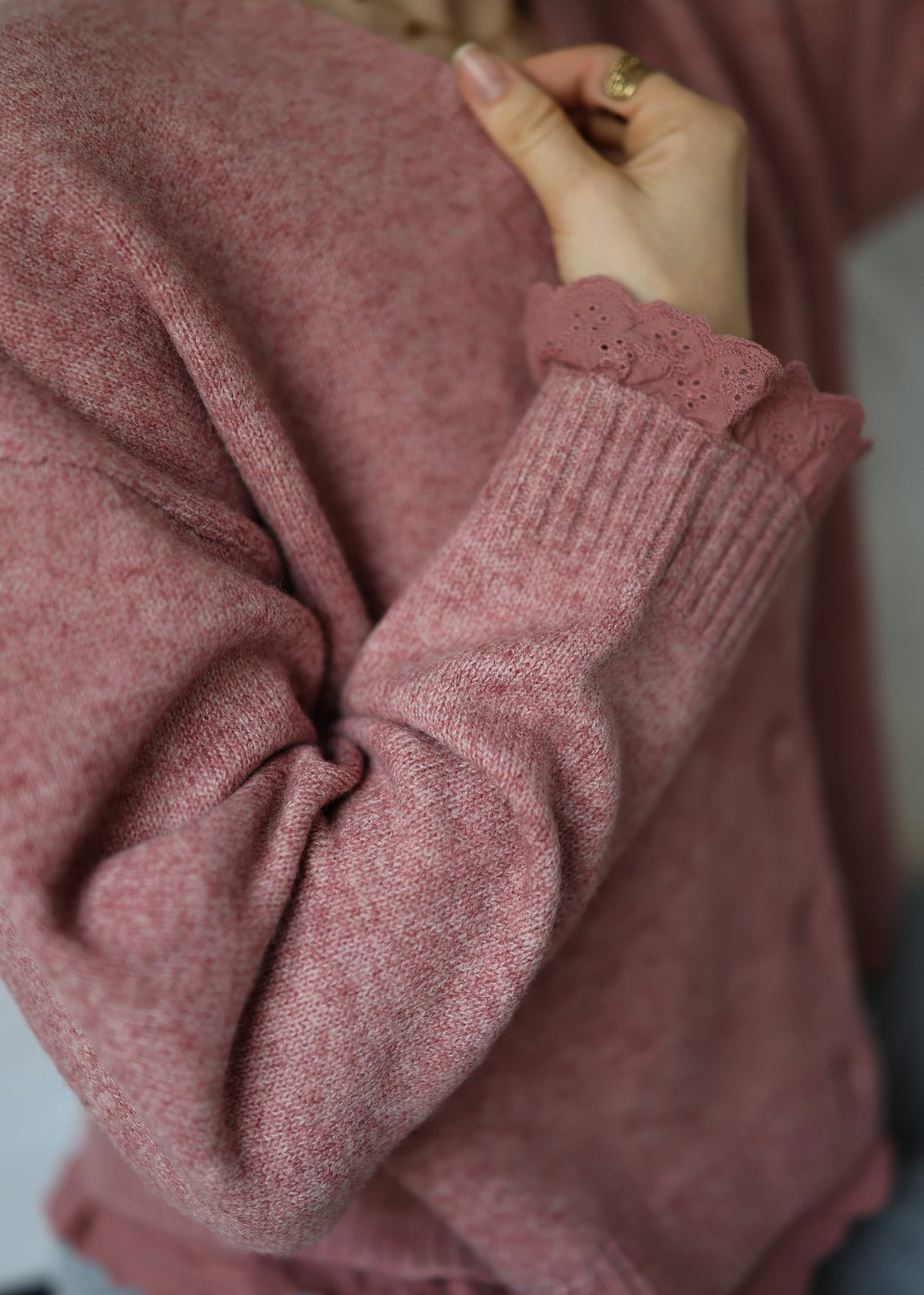 Cardigan with eyelet embroidery - mauve