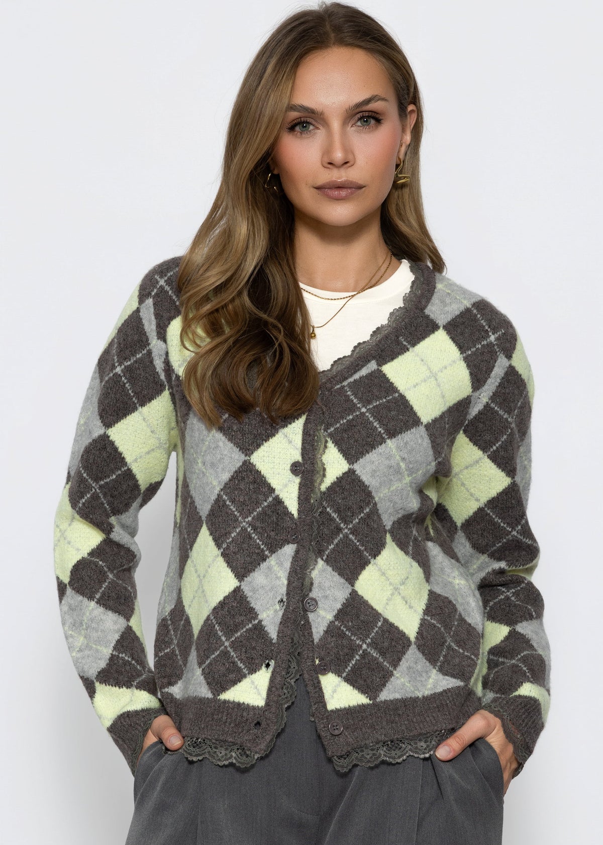 Strickjacke mit Rautenmuster und Spitzenborte - grau