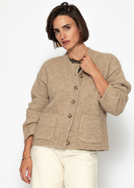 Strickjacke mit Taschen und Knopfleiste - beige von SASSYCLASSY