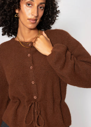 Strickjacke mit verstellbarem Kordelzug - braun