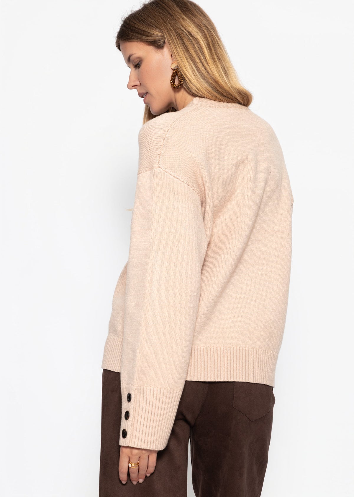 Strickpullover mit Knopfdetail - beige