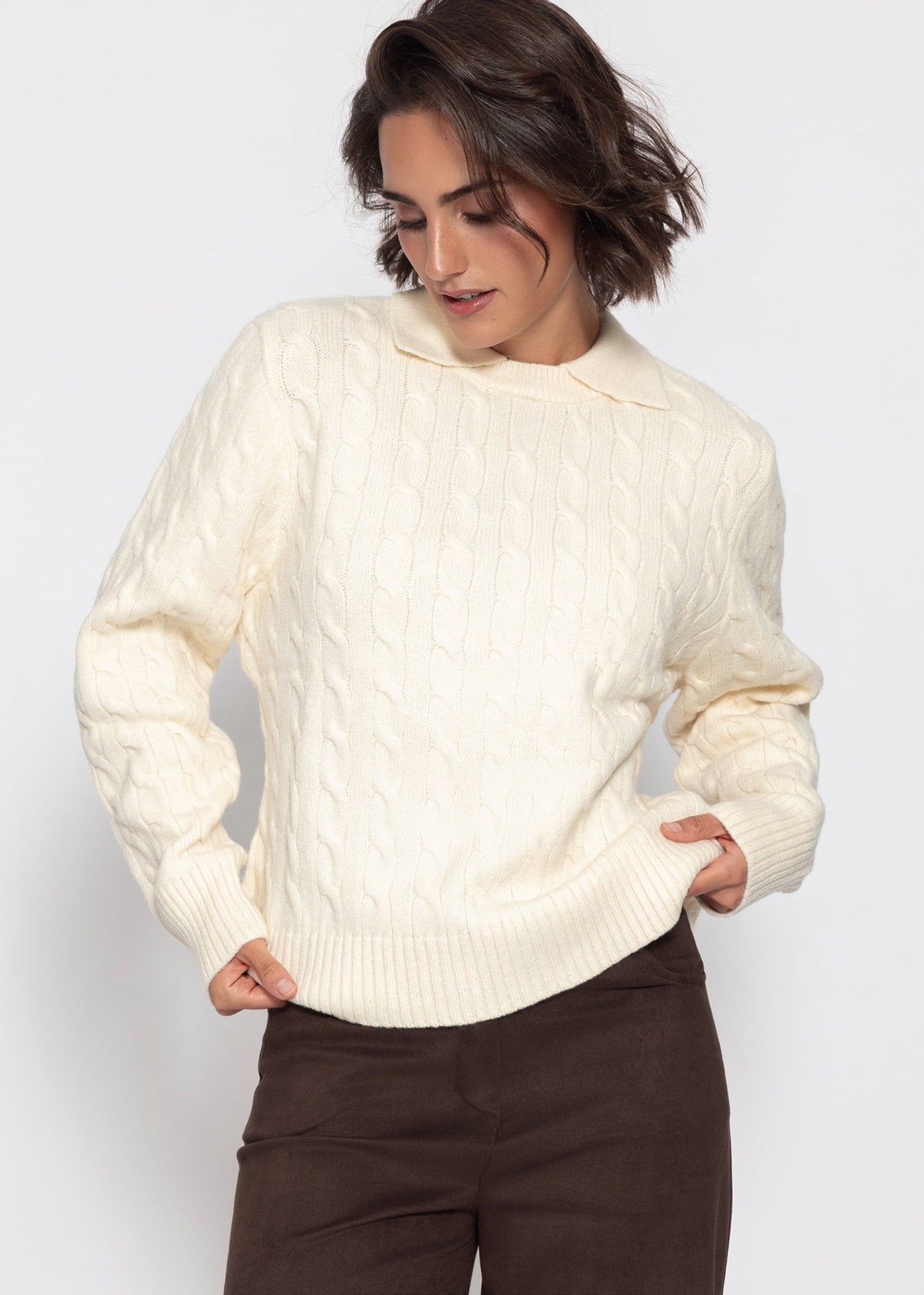 Strickpullover mit Zopfmuster und Kragen - offwhite