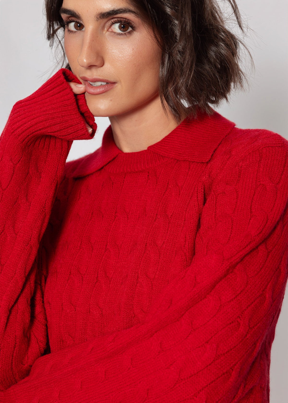 Strickpullover mit Zopfmuster und Kragen - rot