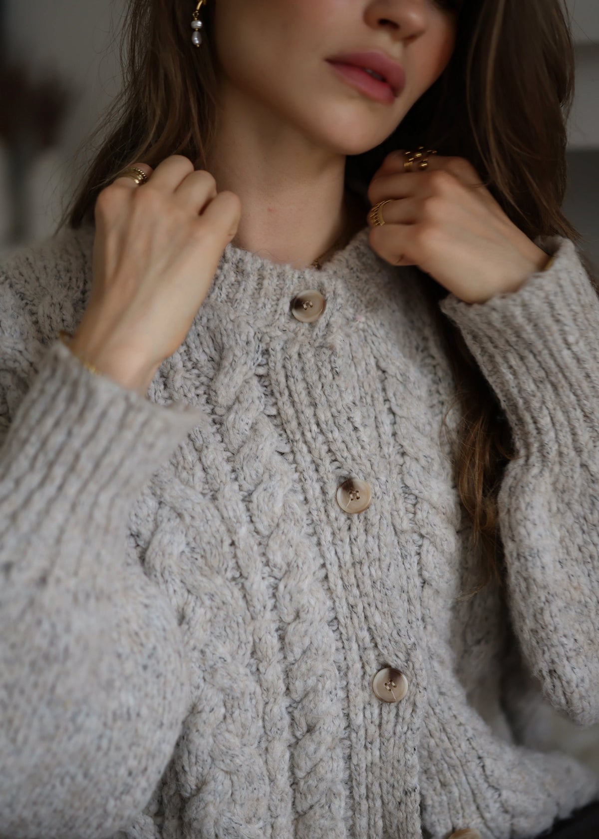 Super flauschige Strickjacke mit Zopfmuster - hellgrau