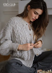 Super flauschige Strickjacke mit Zopfmuster - hellgrau