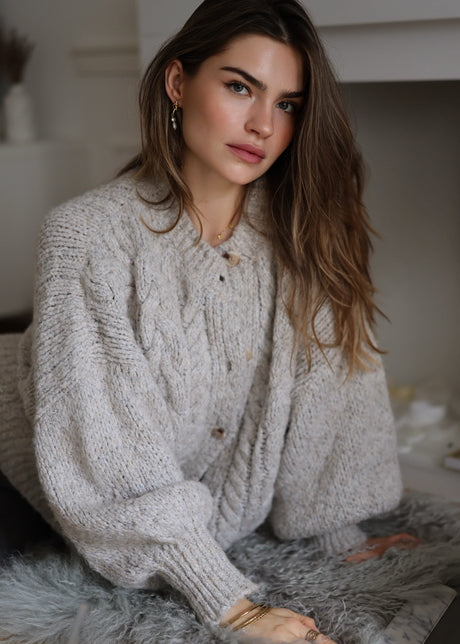 Super flauschige Strickjacke mit Zopfmuster - hellgrau