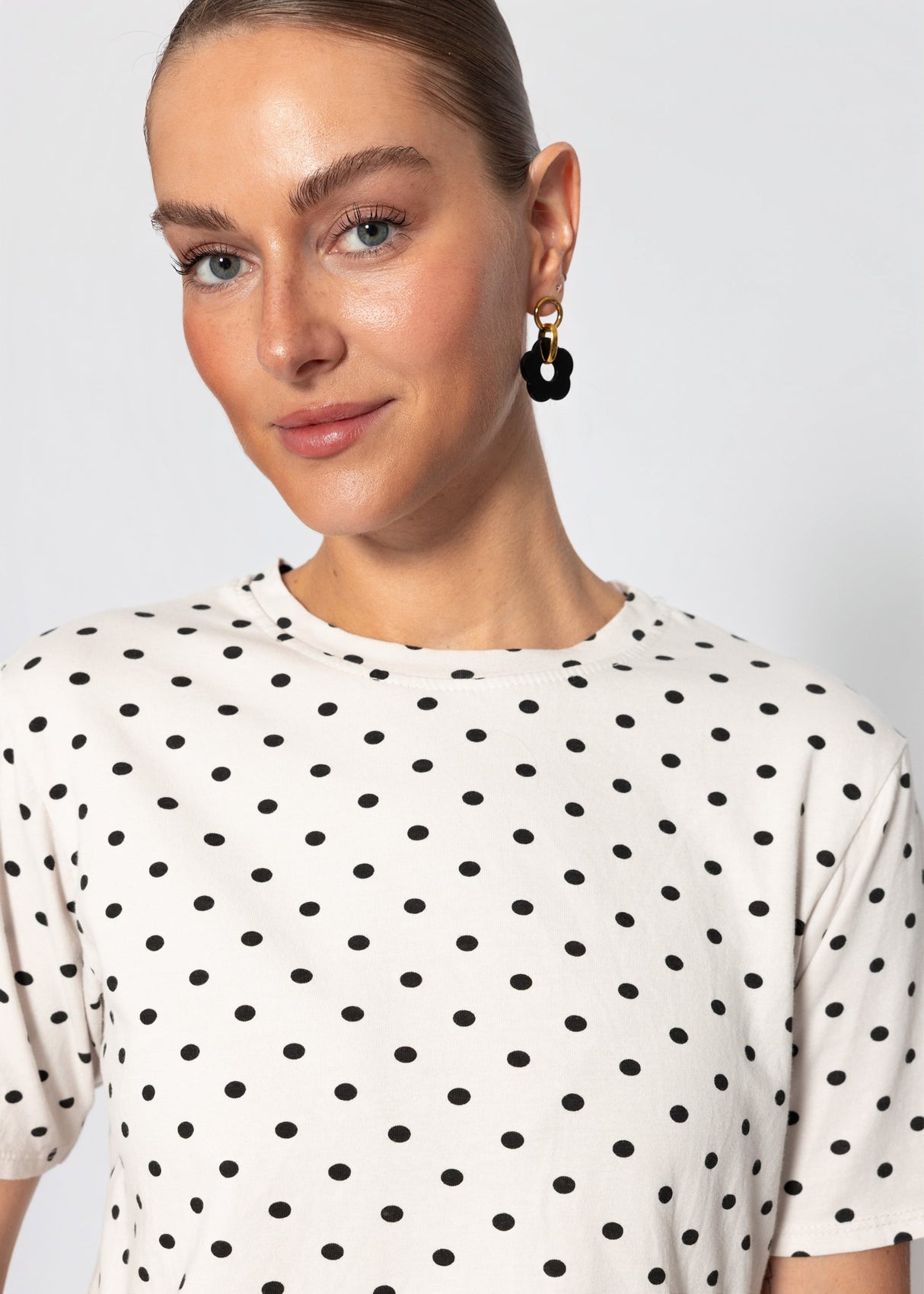 T-Shirt mit Punkte-Print - beige