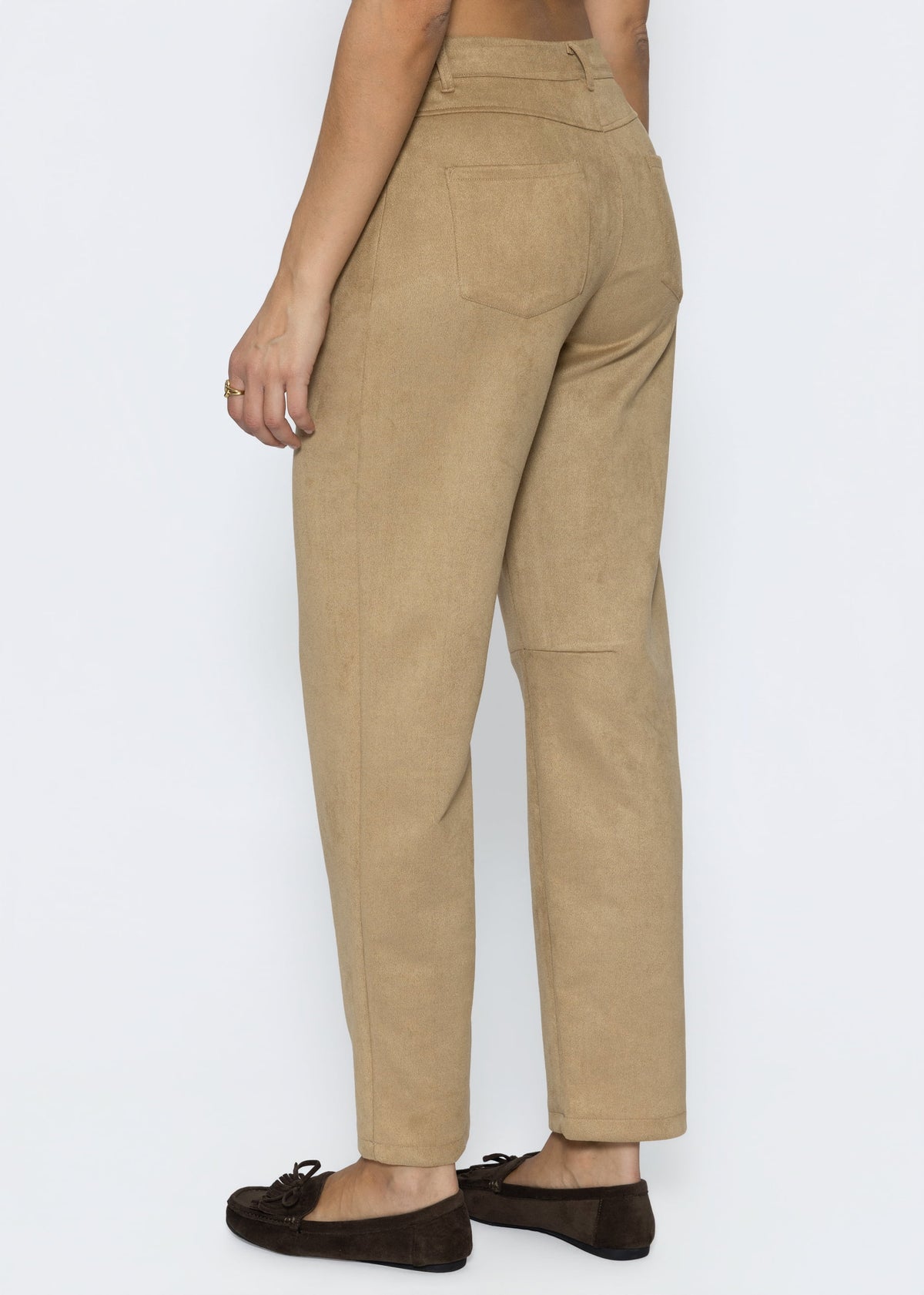 Tall - Barrel-Leg Hose in Wildlederoptik - beige