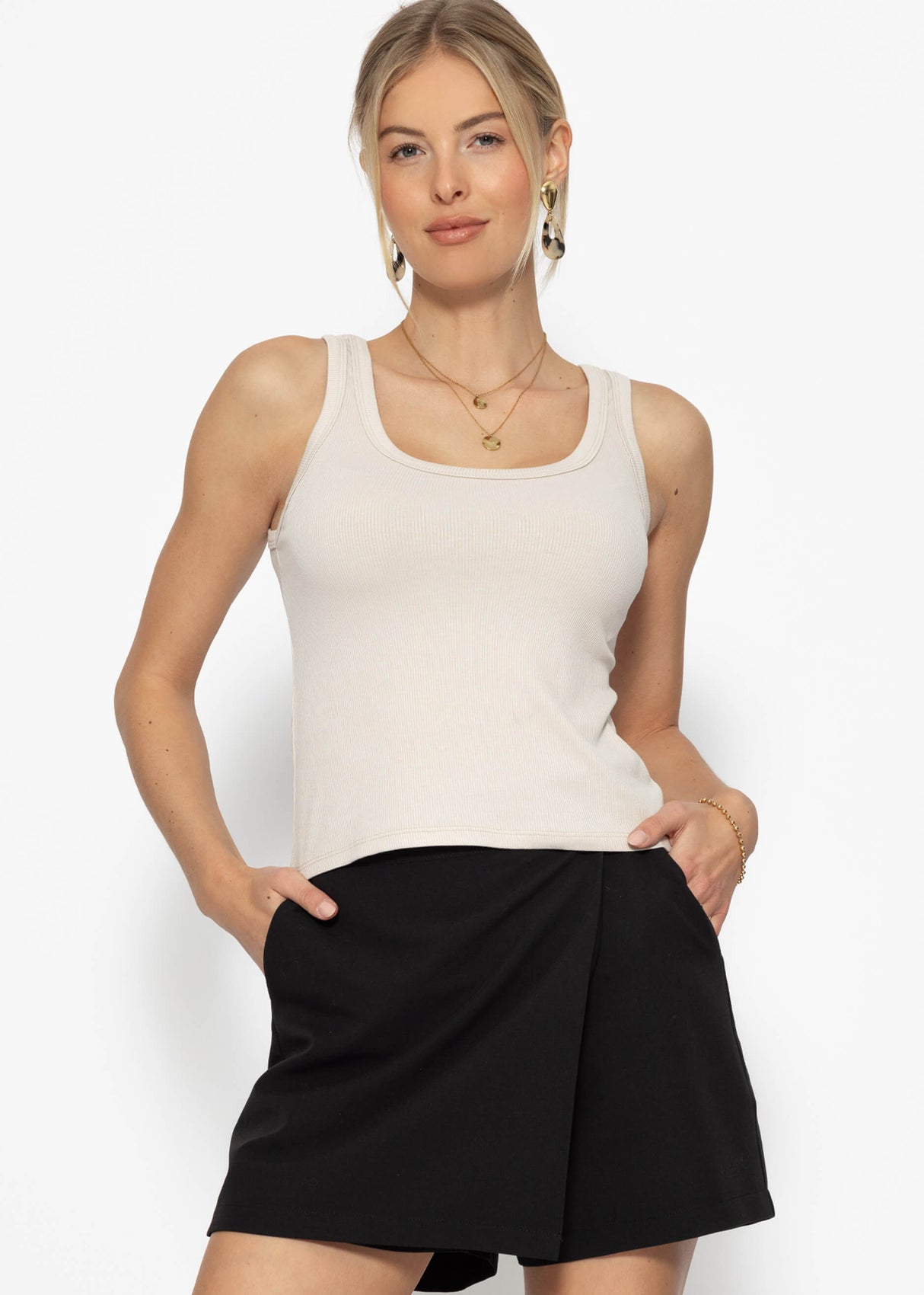 Tank Top mit Ausschnitt - beige