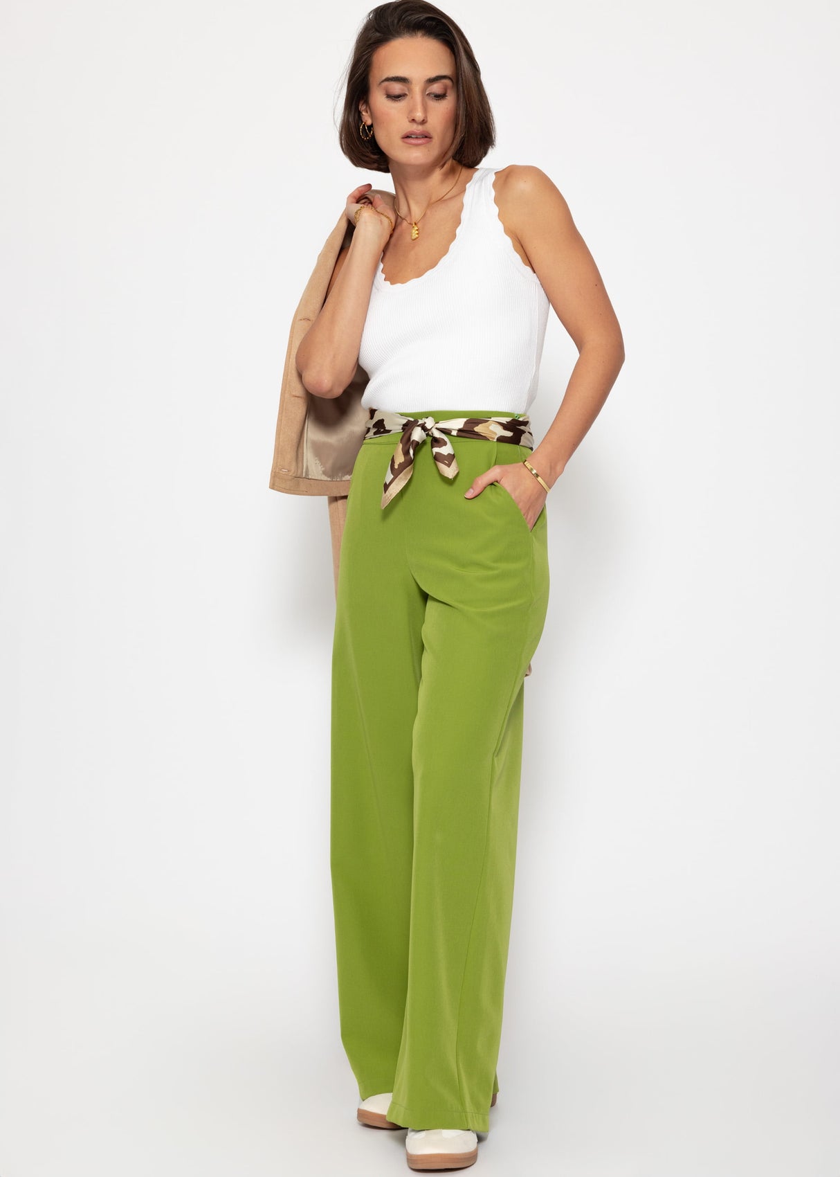 Tank top with scalloped edge - white