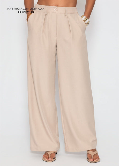 Weite Hose mit Bundfalten - beige von SASSYCLASSY