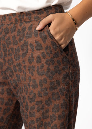Weite Hose mit Leo-Print - braun