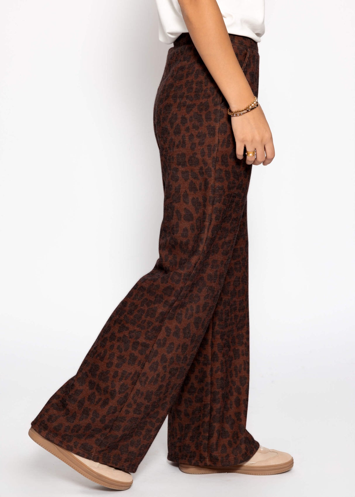 Wide trousers with Leo print - brown