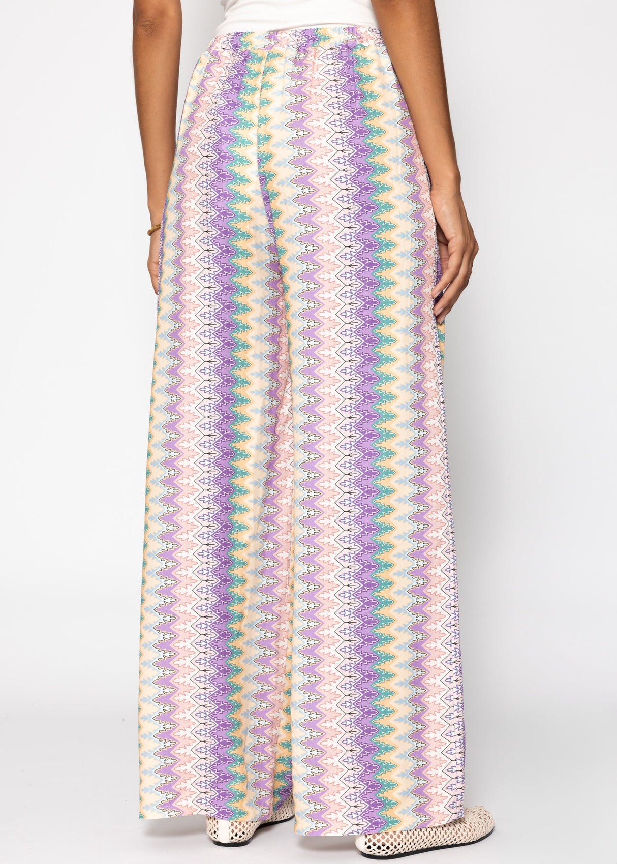 Weite Hose mit Multicolor-Muster - flieder-rosa