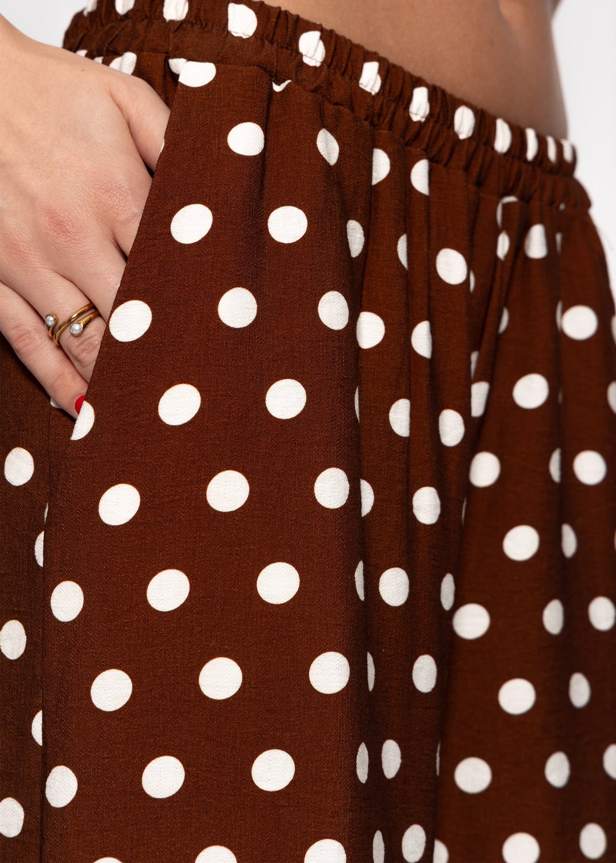 Weite Hose mit Punktemuster - braun-beige