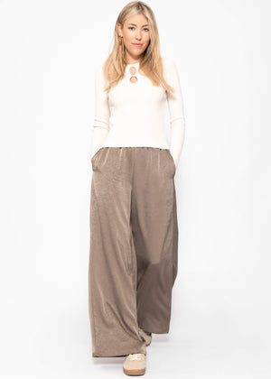 Weite Satin Hose mit Crinkle-Struktur - taupe