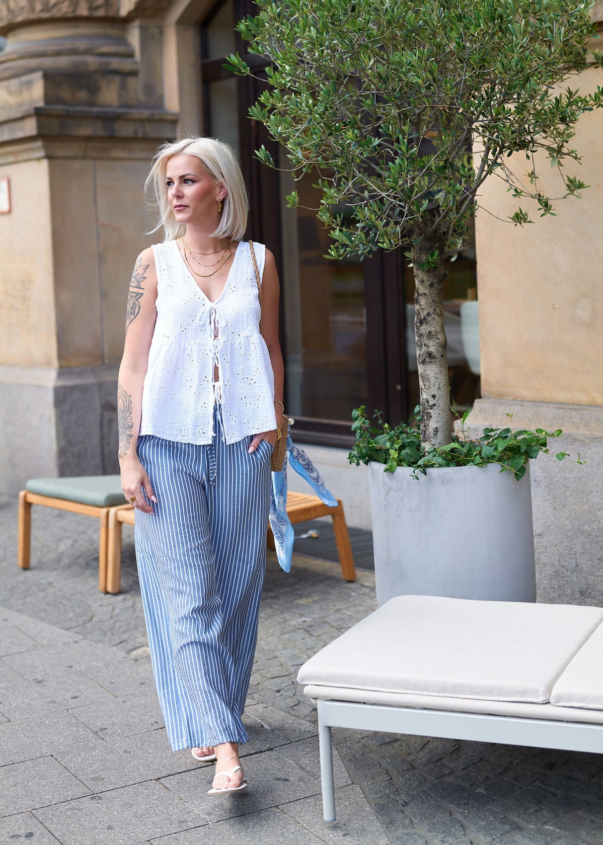 Wide Leg Hose mit Streifen und Bindeband - blau