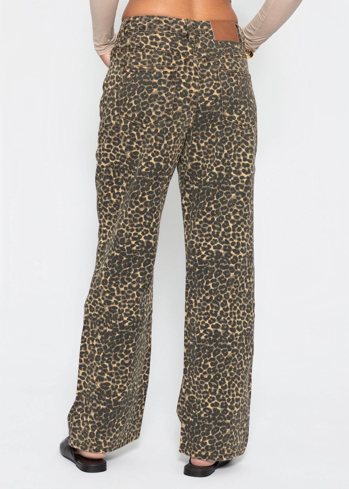 Wide Leg Jeans mit hohem Bund in Leo-Print - braun