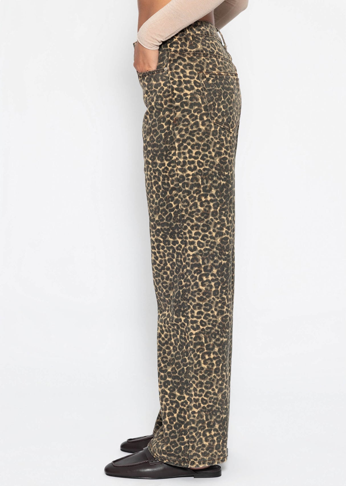 Wide Leg Jeans mit hohem Bund in Leo-Print - braun