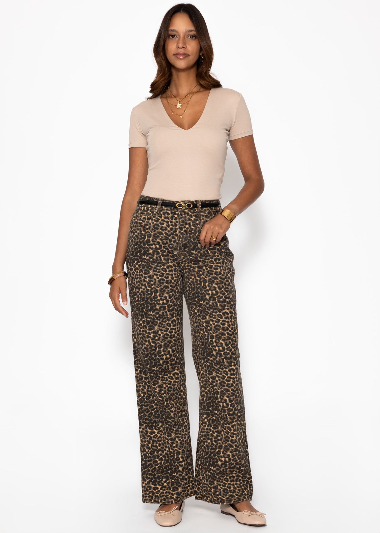 Wide Leg Jeans mit hohem Bund in Leo-Print - beige