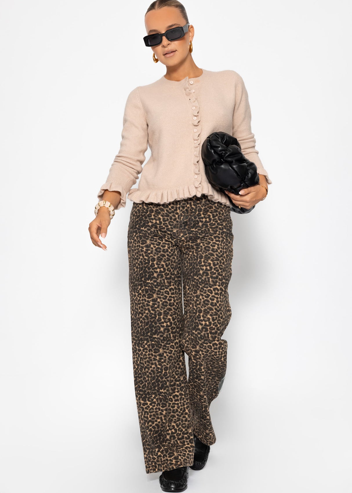 Wide Leg Jeans with a high covenant in Leo -Print - Beige