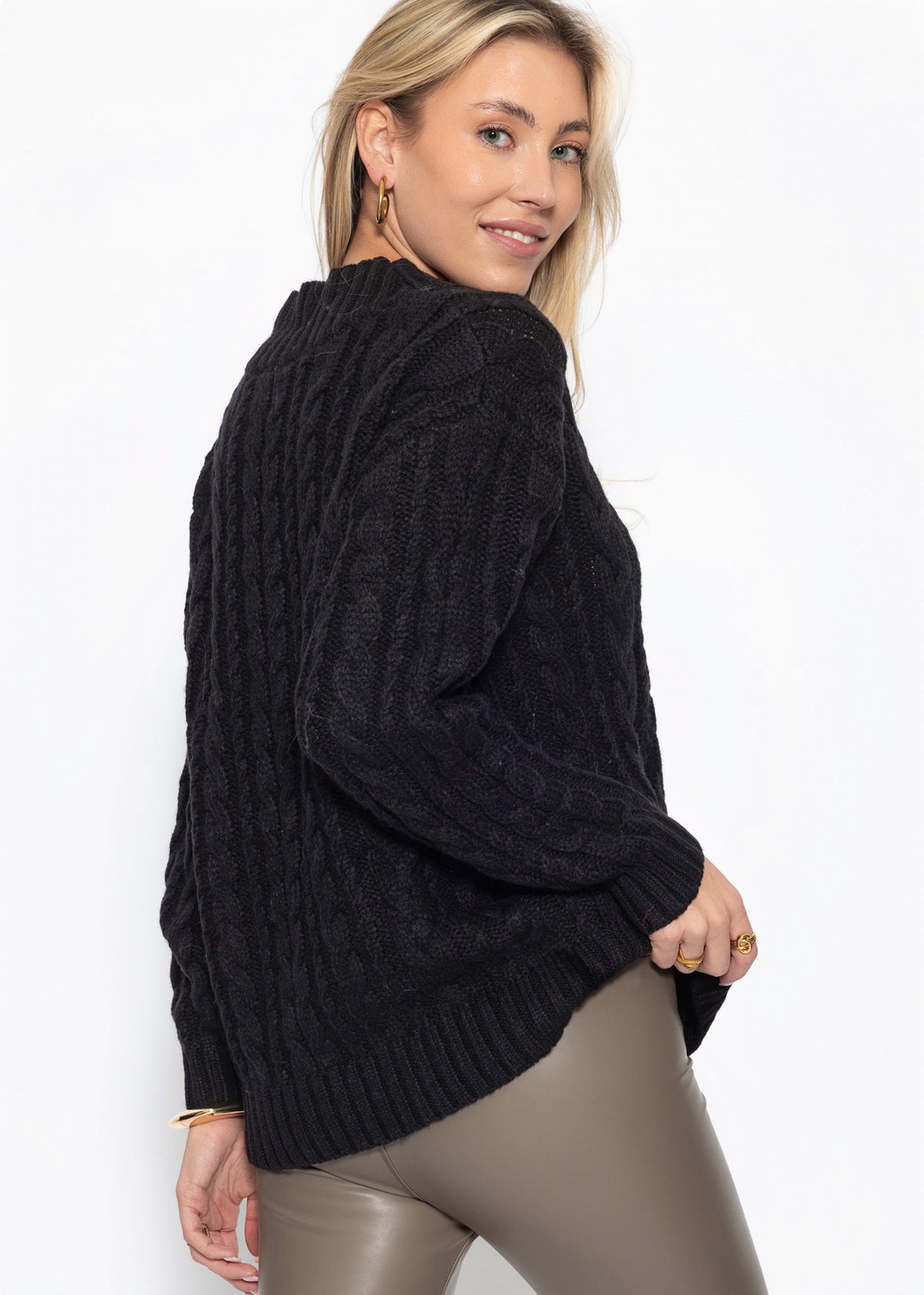 Cold rope sweater with V -neck - black