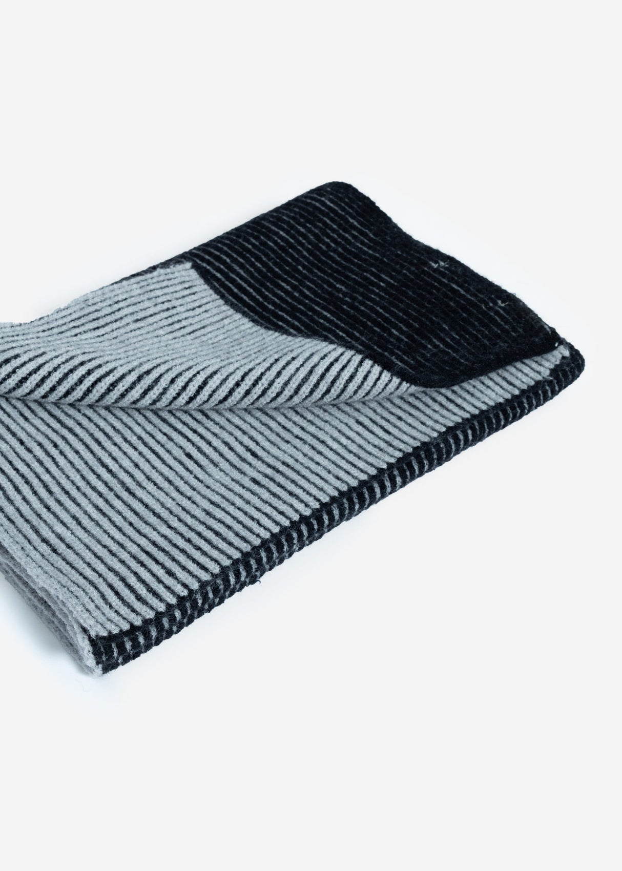 Zweifarbiger gerippter Schal - schwarz-hellgrau