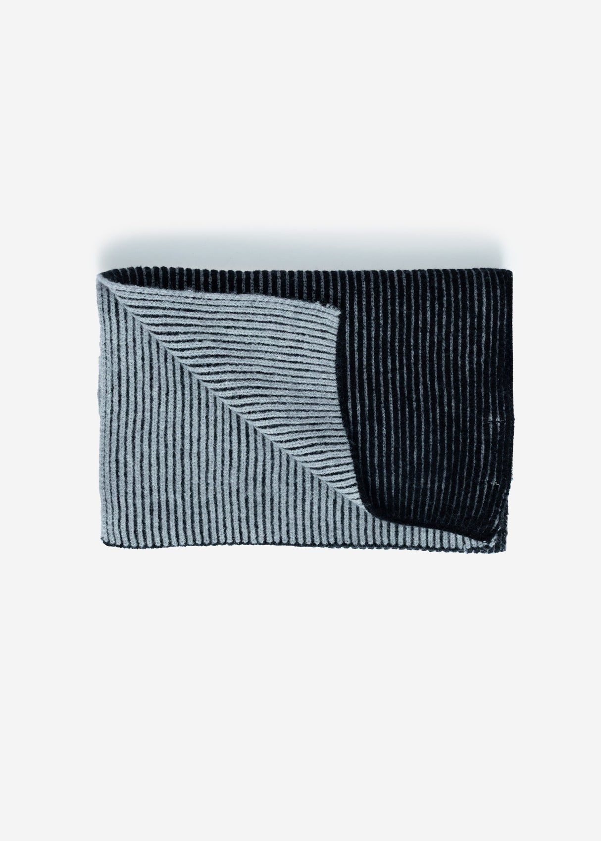 Zweifarbiger gerippter Schal - schwarz-hellgrau