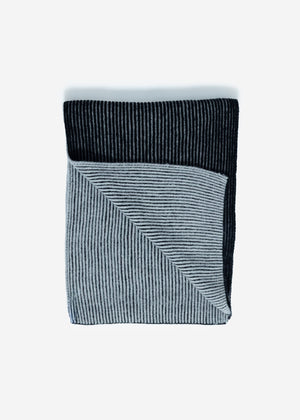 Zweifarbiger gerippter Schal - schwarz-hellgrau