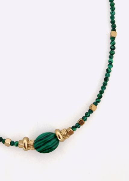 Schmale Halskette mit Malachit-Steinen, gold