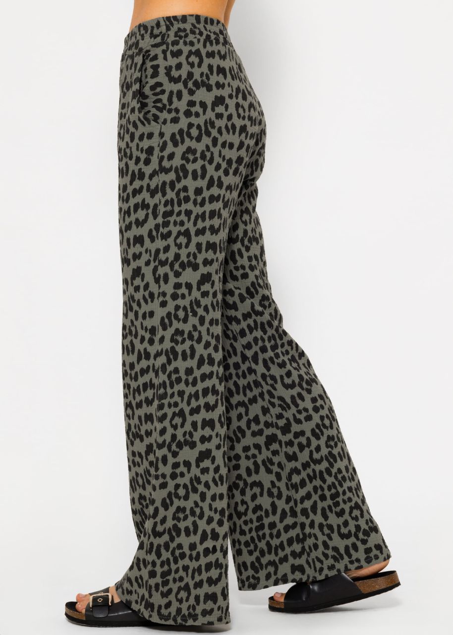 Musselin Pants mit weitem Bein in Leo-Print - khaki