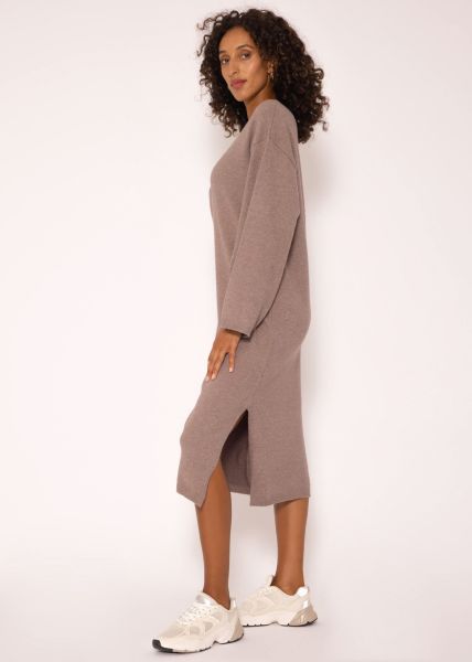 Strickkleid mit Seitenschlitz in Midi-Länge - taupe