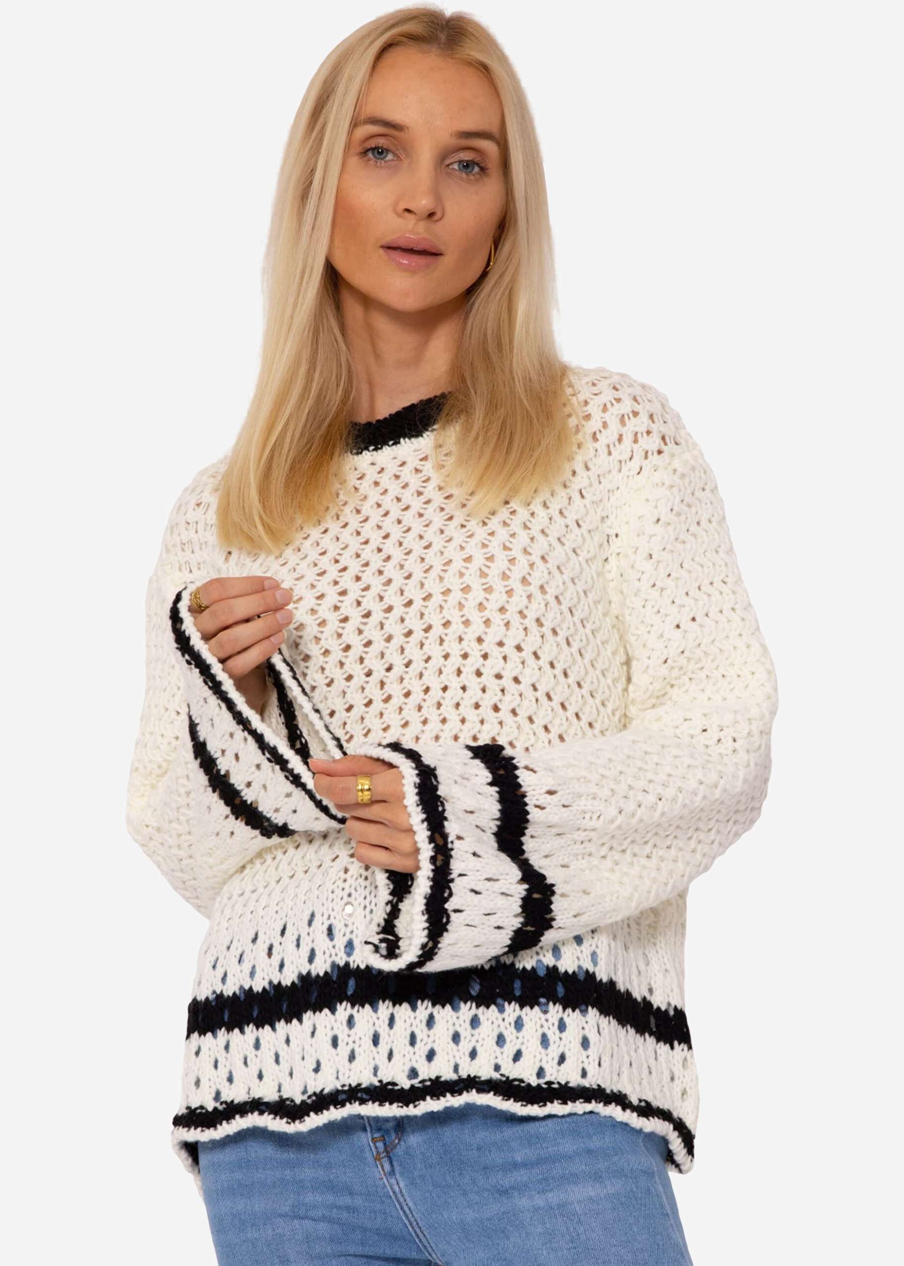 Grobgestrickter Pullover mit schwarzen Details - weiß