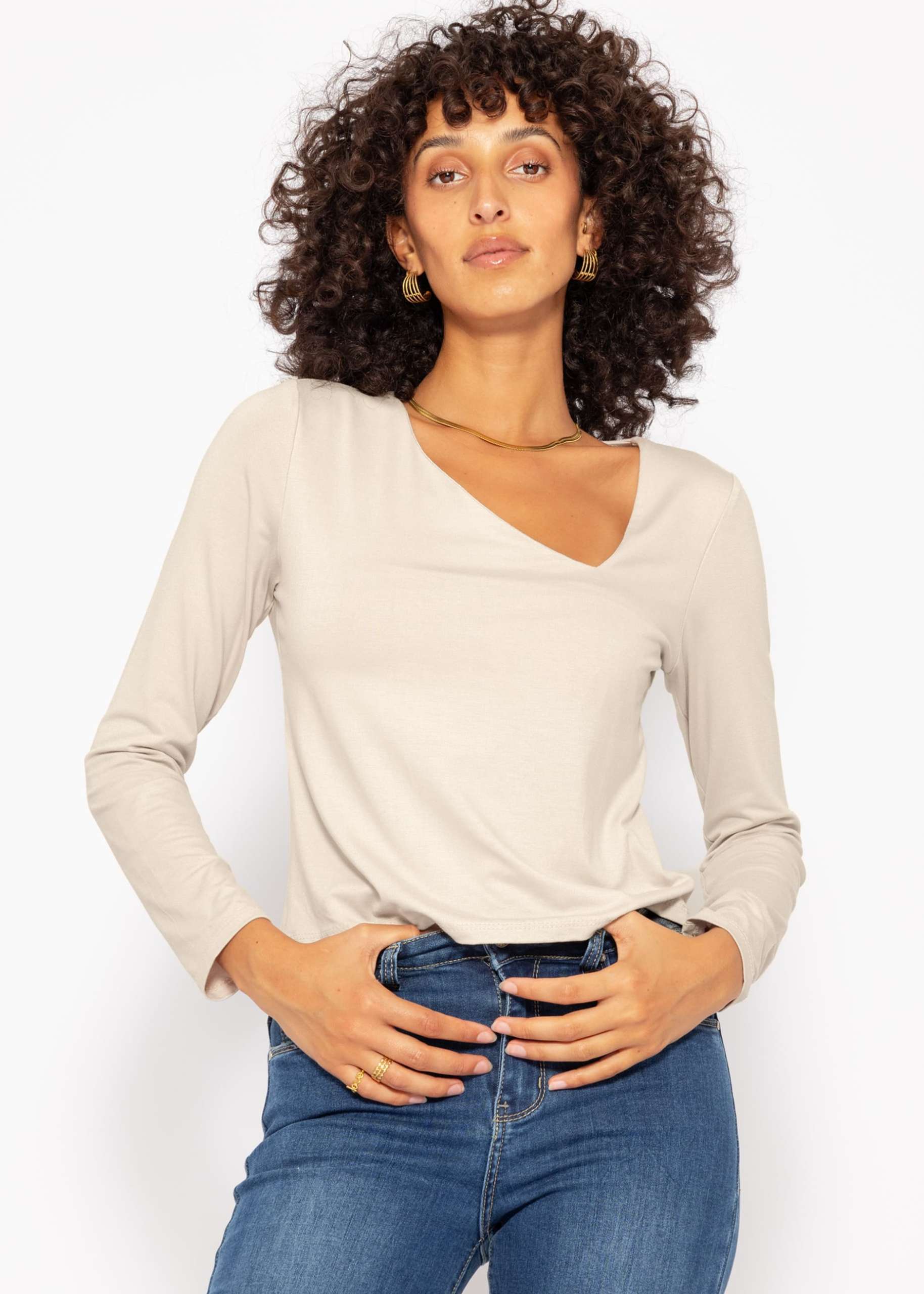 Langarmshirt mit asymmetrischem Ausschnitt - beige