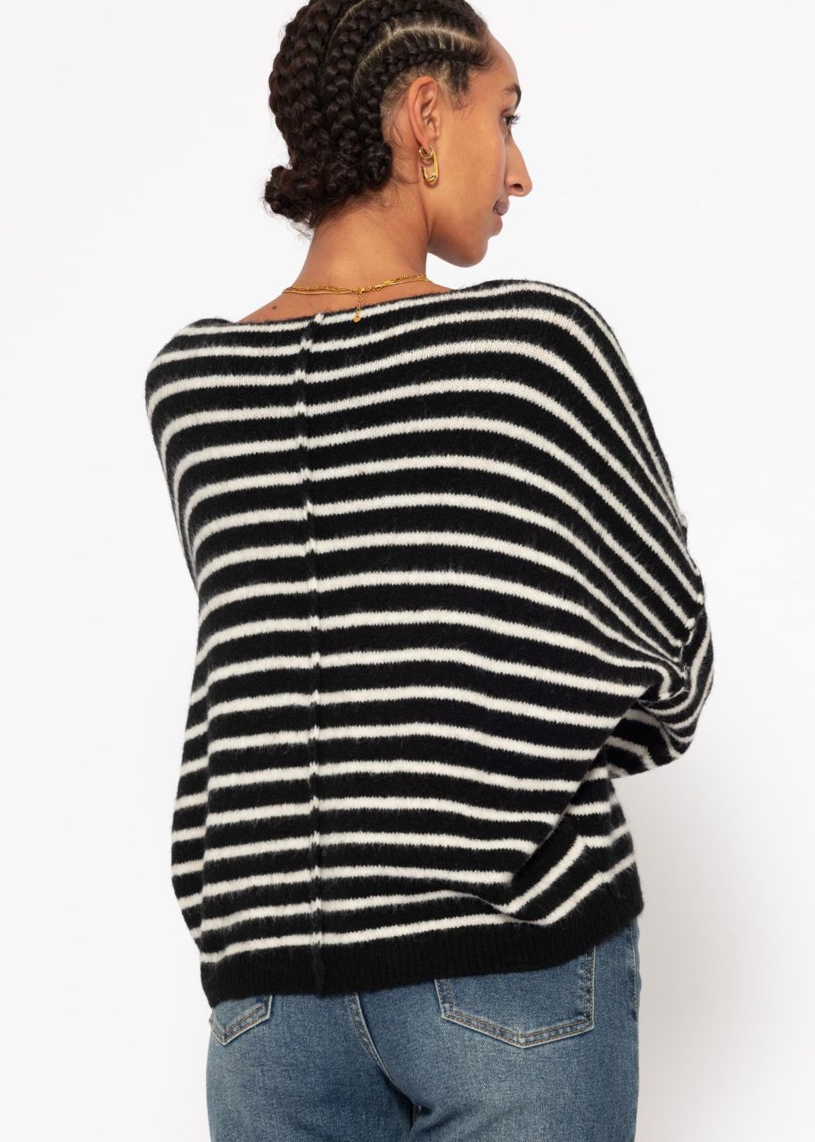 Gestreifter Oversize Pullover mit Rückennaht - schwarz-offwhite