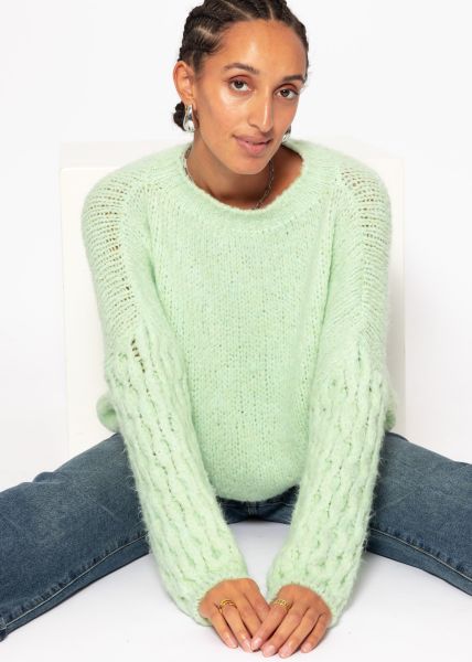 Flauschiger Strickpullover - salbeigrün