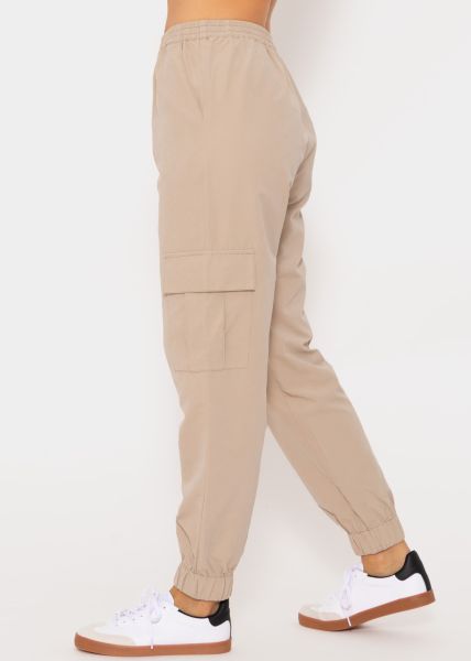 Hose mit aufgesetzten Taschen - beige