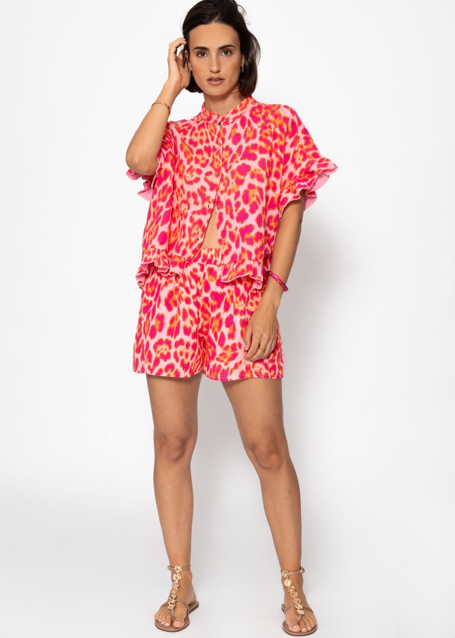 Musselin Bluse in Leo-Print mit Rüschensaum - pink