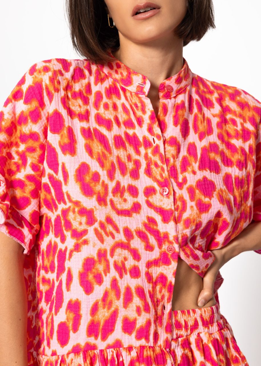 Musselin Bluse in Leo-Print mit Rüschensaum - pink